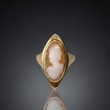 A ladies 9ct Gold carved Cameo Ring. Size O.