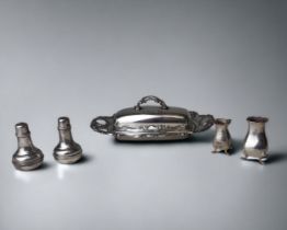 A COLLECTION OF FOUR STERLING SILVER SALT & PEPPER SHAKERS. TOGETHER WITH A SILVER PLATE GLASS LINED