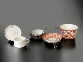 A COLLECTION OF ENGLISH CERAMICS. INCLUDING DERBY 'PEMBROKE' PATTERN AND A ROYAL DOULTON 'BRITISH