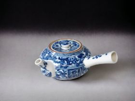 HAND PAINTED JAPANESE PORCELAIN KYUSU TEAPOT. CENTRAL PANEL DEPICTING BIRDS, BAMBOO AND STYLISED