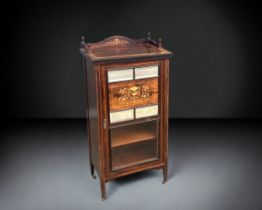 A VICTORIAN / EDWARDIAN INLAID MIRROR FRONT MAHOGANY CABINET.
