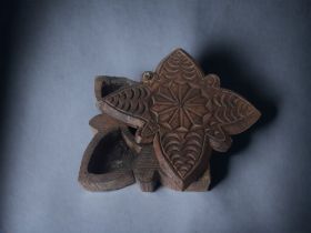 A CARVED INDIAN WOODEN SPICE BOX. 21 X 19 X 7CM