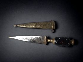 1950'S LEBANESE 'HADDAD JEZZINE' MIXED METAL DAGGER. THE HORN HANDLE INLAID WITH POLYCHROME