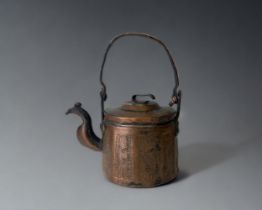 A 19TH CENTURY AFGAN HAND HAMMERED COPPER KETTLE. HEIGHT - 28CM