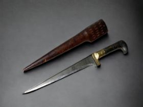 A 19TH CENTURY AFGHAN KHYBER KNIFE. INLAID WOODEN HANDLE, WITH DECORATED BLADE & LEATHER SHEATH. AF
