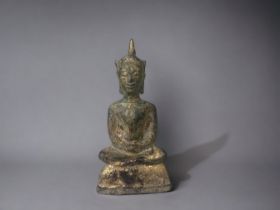 A 17TH CENTURY OR EARLIER THAI PARCEL GILT BRONZE BUDDHA SHAKYAMUNI FIGURE. HEIGHT - 12CM - ASIAN