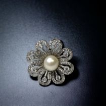 925 silver ring set in a floral diamante design with centre pearl size S