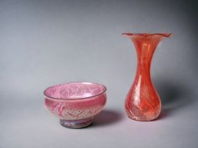 A ROYAL BRIERLEY STUDIO GLASS BOWL, TOGETHER WITH AN ALUM BAY GLASS VASE. VASE HEIGHT - 21.5CM