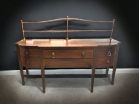 A LATE GEORGIAN / EARLY VICTORIAN MAHOGANY BREAKFRONT SIDEBOARD. WITH BRASS GALLERY.