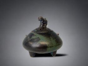 A CHINESE JUN GLAZE COVERED CENSER. LATE QING / REPUBLIC PERIOD. HEIGHT - 9CM