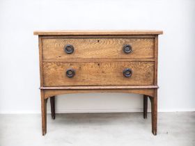 ARTS & CRAFTS OAK TWO-DRAWERS CHEST OF DRAWERS. ON RAISED FEET, WITH METAL ROUND HANDLES. H78 X