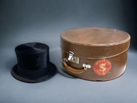 ANTIQUE HARMAN & SON HUNTING SILK TOPPER IN A LEATHER TRAVEL CASE.