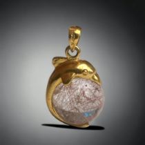 AN 18CT GOLD LADIES DOLPHIN PENDANT.