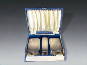 A Boxed 1950's Silver hallmarked dressing table set. Birmingham 1953 hallmarks. Comb af