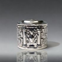 925 silver snuff box in an oval caddy design set with decorations to lid and sides