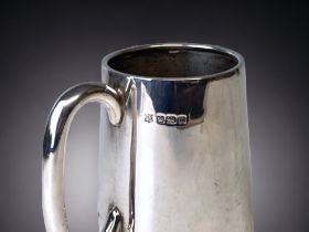 An Edwardian Solid silver christening mug. James Deakin & Sons. Sheffield 1904 hallmarks. 145G