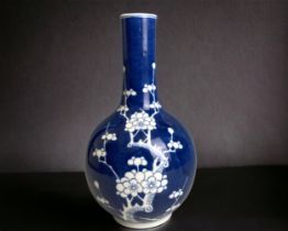 A CHINESE PORCELAIN BOTTLE VASE. REPUBLIC PERIOD. PAINTED PRUNUS DESIGN, WITH DOUBLE RING MARK TO