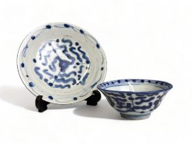 An 18th/19th century Chinese 'Kitchen Qing' porcelain teabowl & dish.