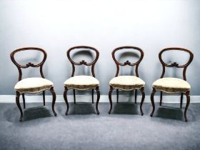 SET OF FOUR VICTORIAN WALNUT BALLOON BACK DINING CHAIRS. ORNATELY CARVED WITH FLEUR-DE-LIS STYLE