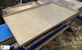 30 closed corner Baking Trays, 750mm x 450mm (LOCATION: Corby)