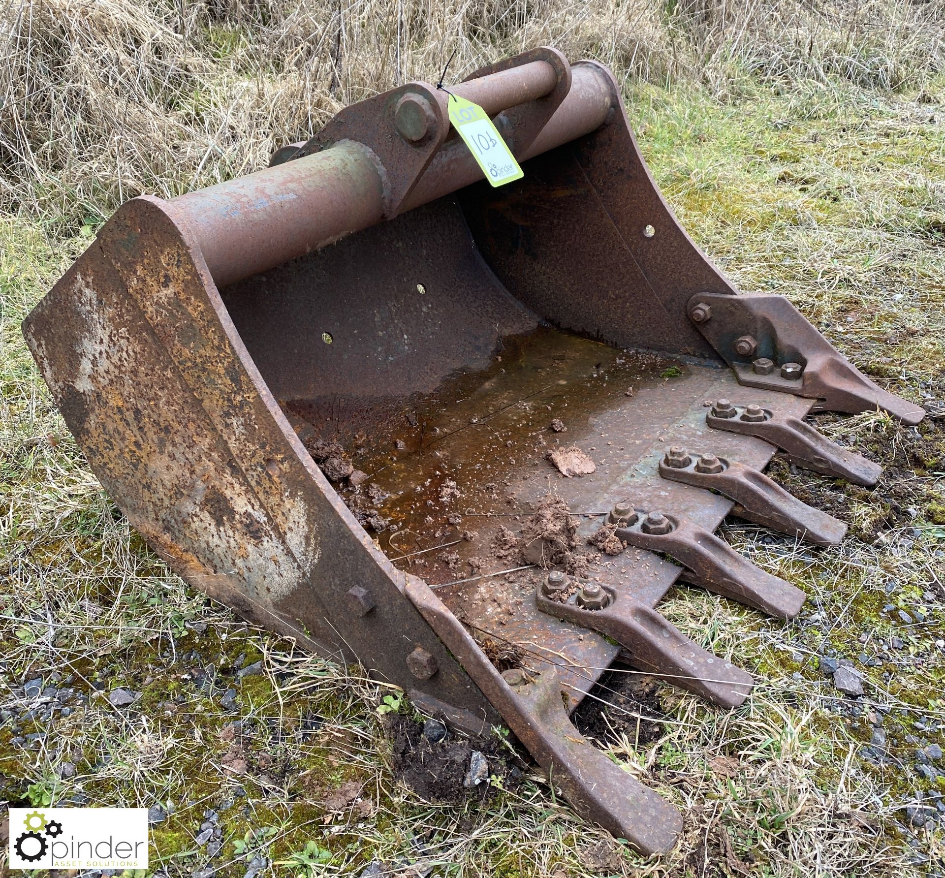 Excavator Bucket, with teeth, for Kubota, 880mm wide (LOCATION: Wolverton) - Image 2 of 4
