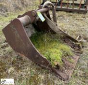 Excavator Bucket, with blade, for Kubota, 580mm wide (LOCATION: Wolverton)