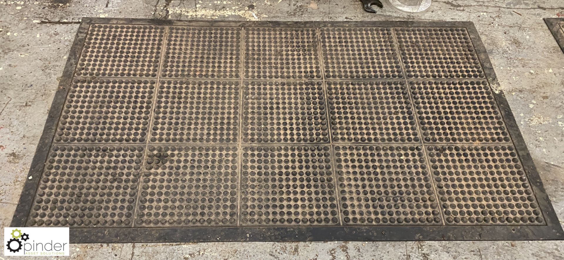 2 Anti-slip machine operator mats - Image 2 of 5