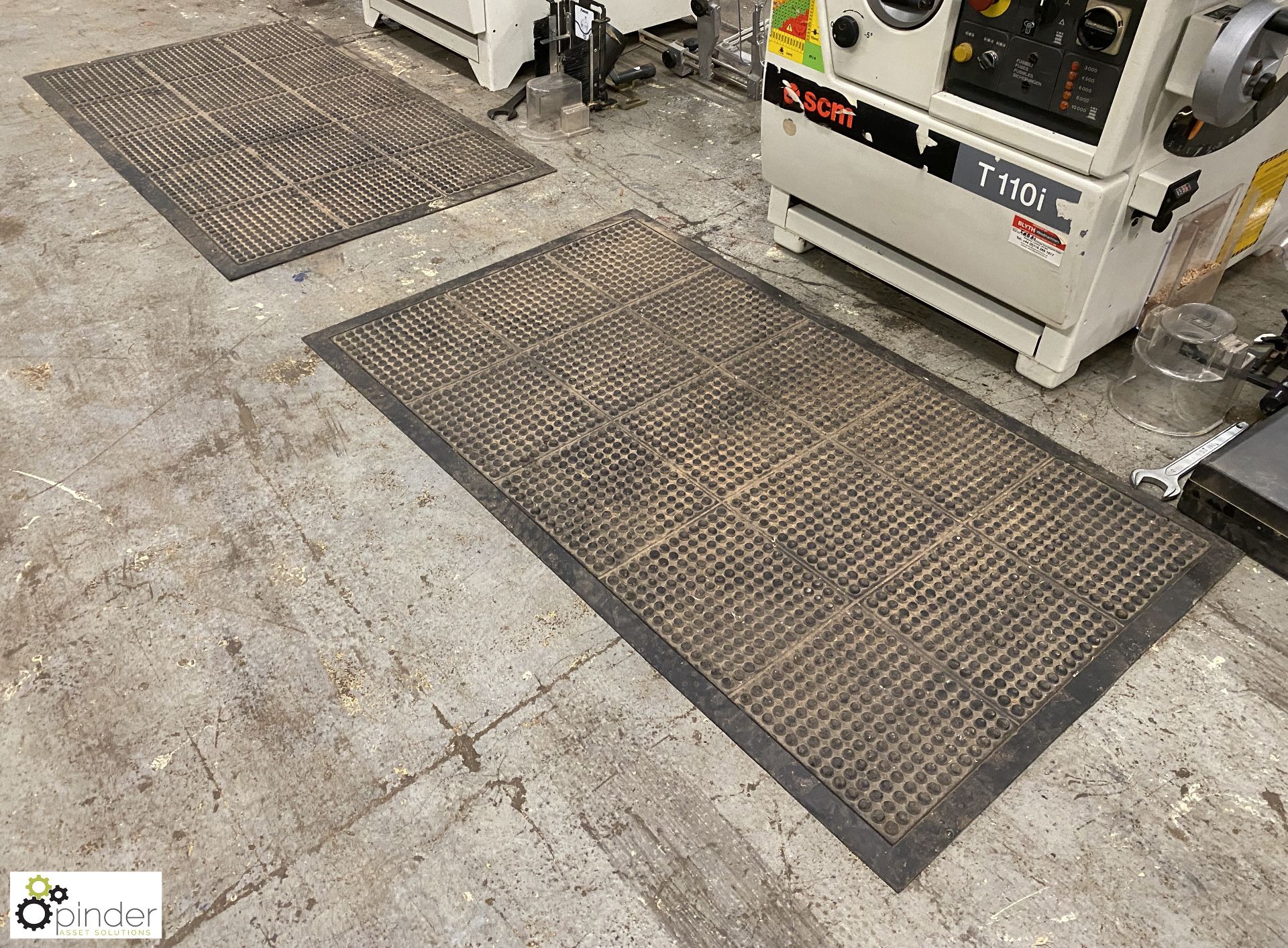 2 Anti-slip machine operator mats - Image 4 of 5