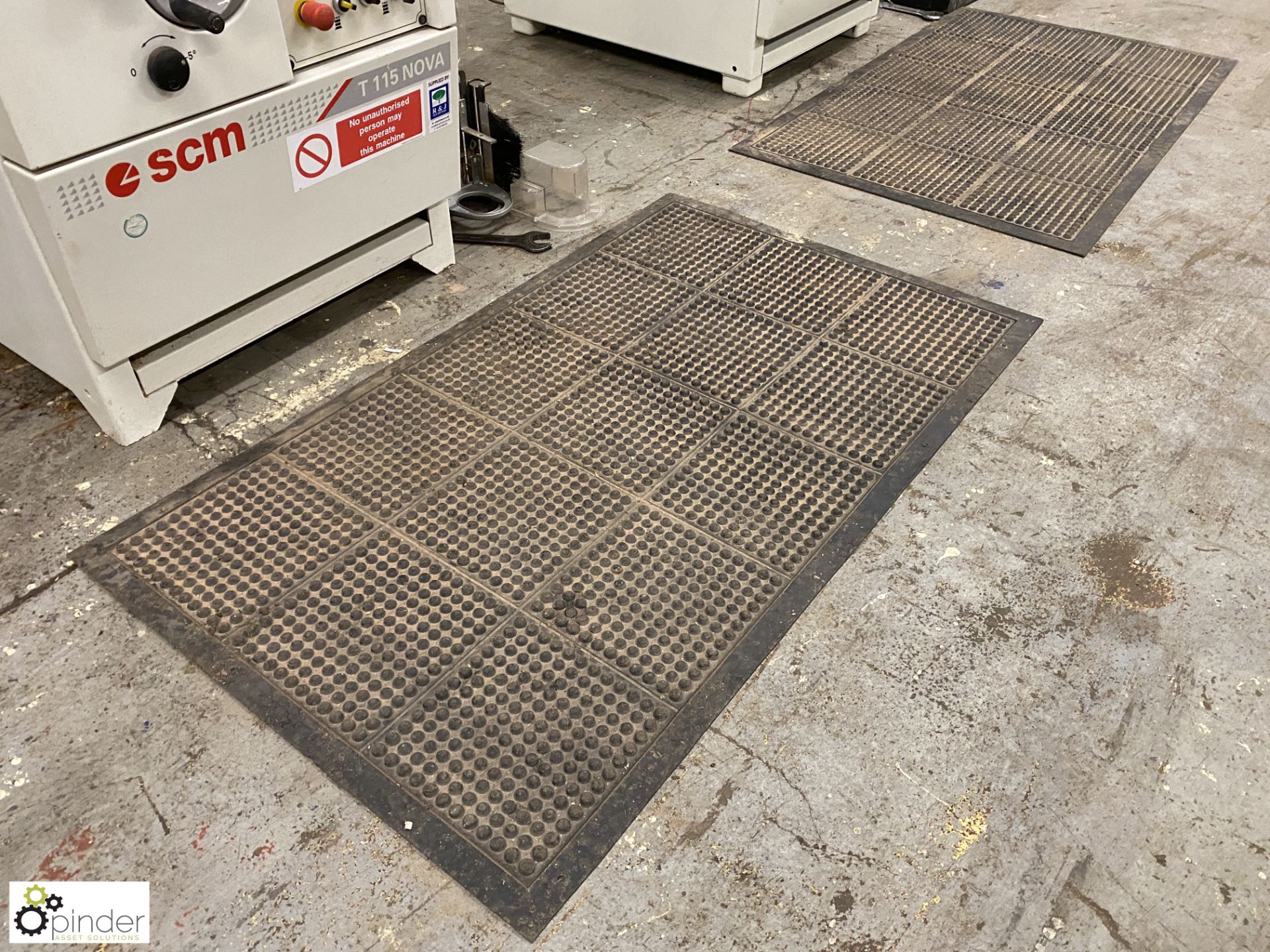 2 Anti-slip machine operator mats