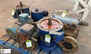5 Electric Motors and 2 Gearboxes, to pallet (Location Carlisle Site 2)