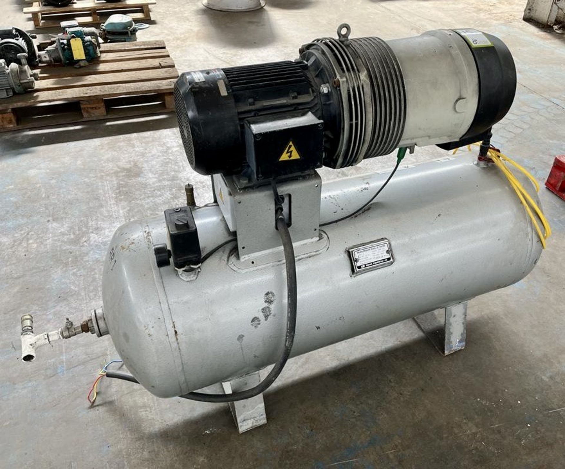 Hydrovane 25 Air Compressor, 4kw, with 200litre ho - Image 2 of 7