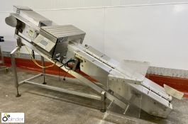 Arnott inclined Conveyor, with metal detector, conveyor size 2800mm x 250mm, aperture 350mm x