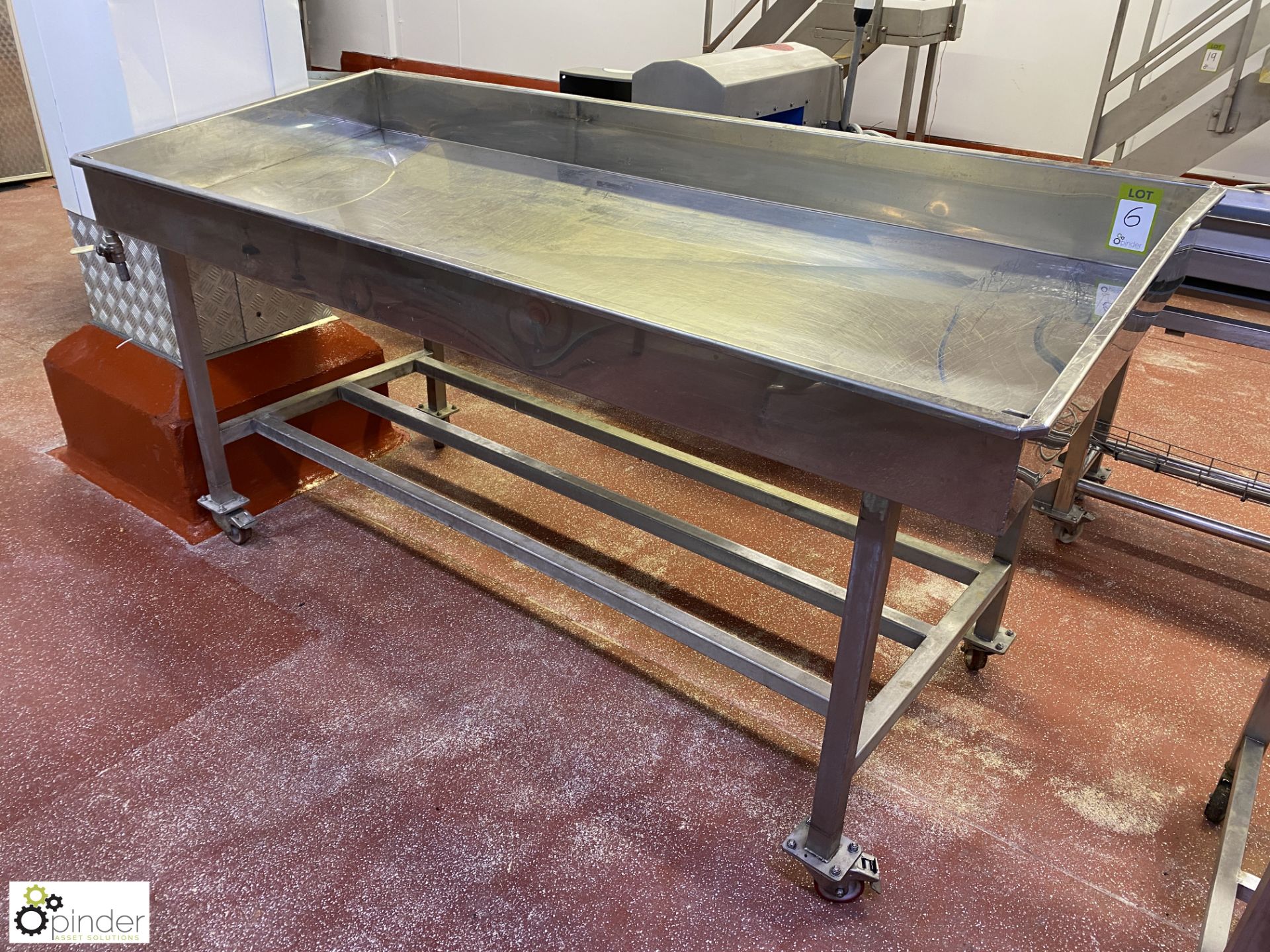 Stainless steel sloped mobile Gutting Table/Tank, 2050mm x 840mm x 950mm (Lift Out Fee: £10 plus - Image 3 of 4