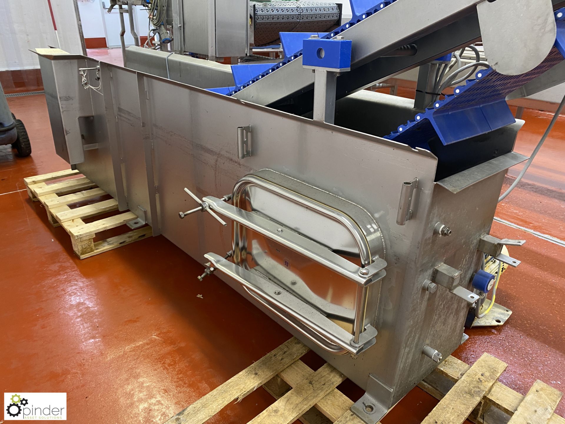 Food Technology tank mounted inclined Conveyor System, 2500mm x 370mm, with control panel and - Image 10 of 11