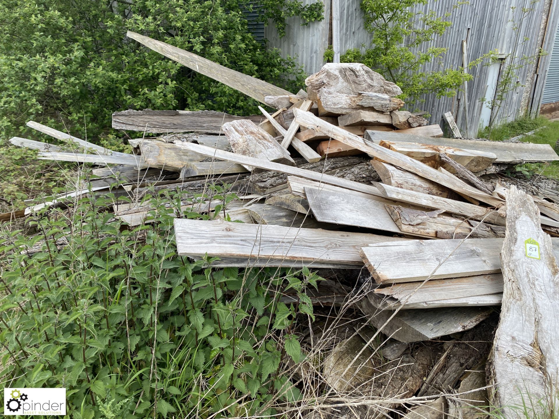 Various Off Cuts, Boards and Logs, comprising pine, oak, etc - Image 3 of 6