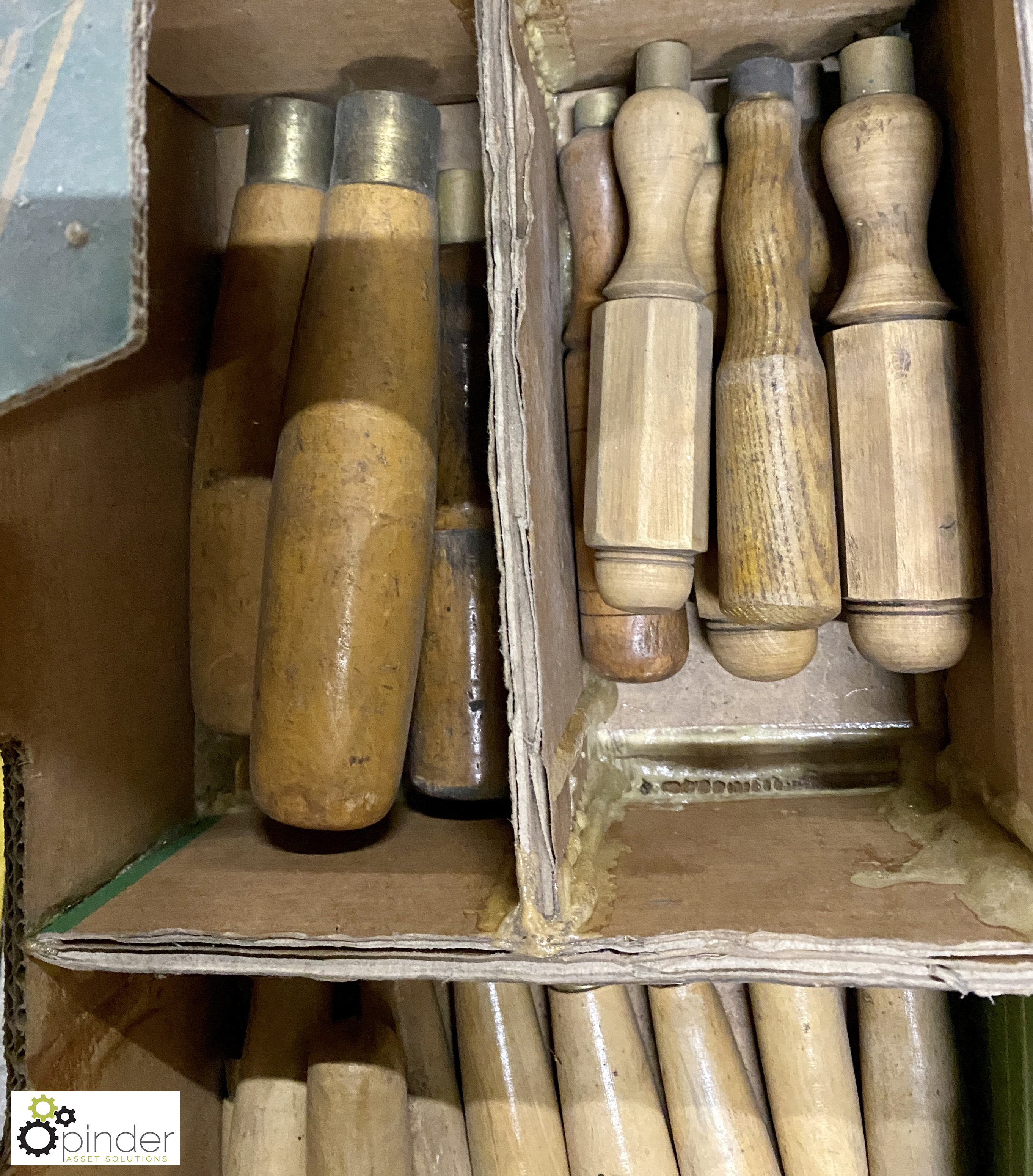 Approx 60 various wooden Tool Handles - Image 2 of 8
