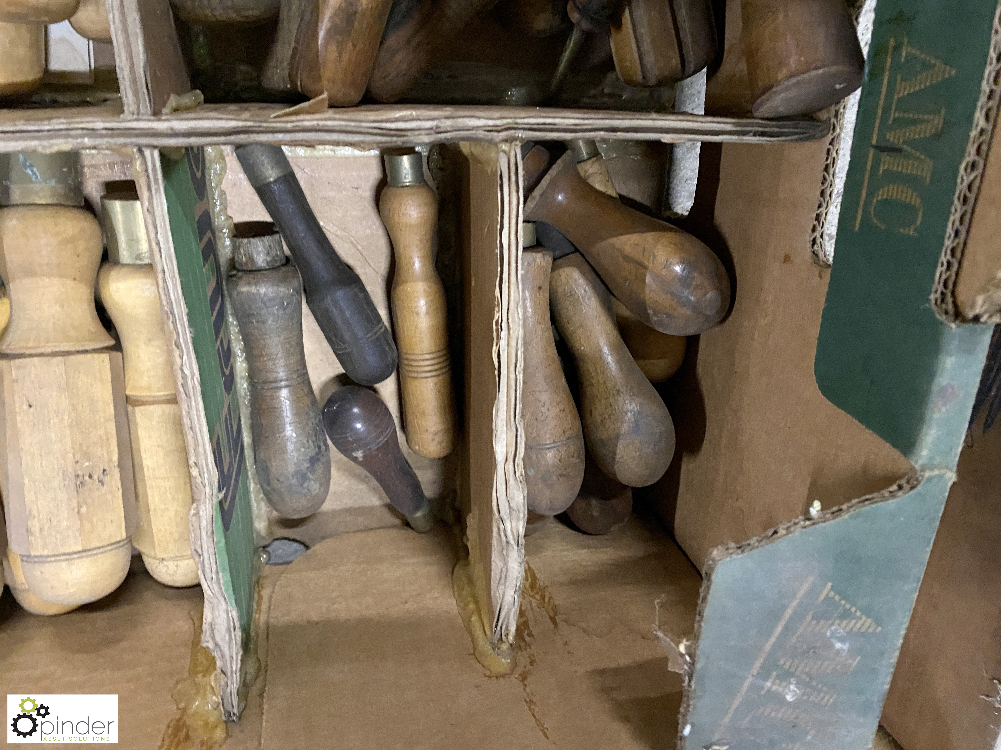 Approx 60 various wooden Tool Handles - Image 5 of 8