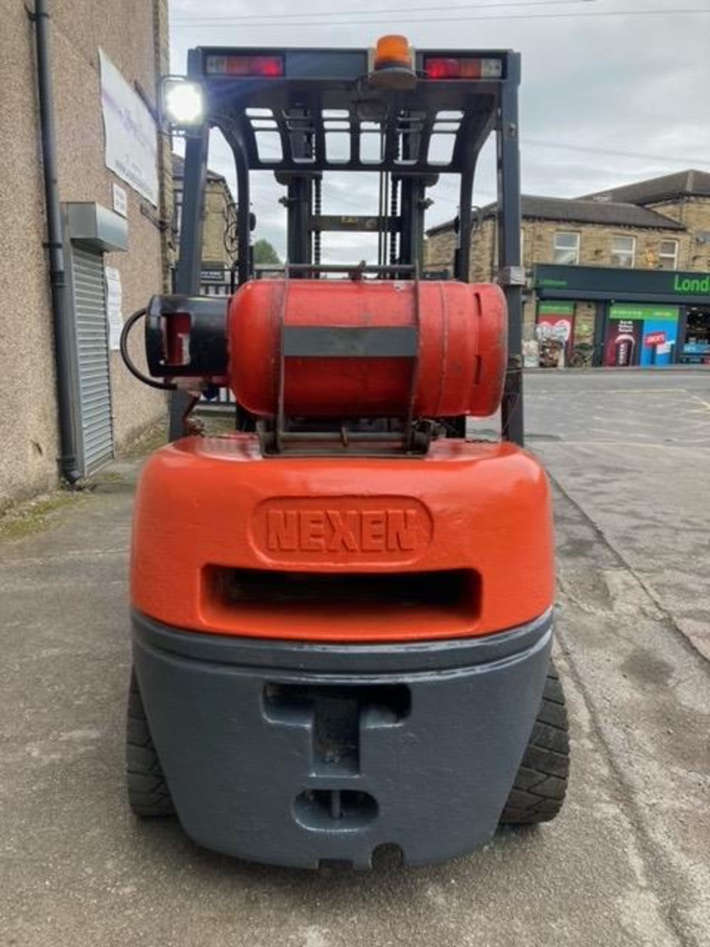 Nexen FG30 LPG Forklift Truck, 3000kg capacity, 4000mm duplex mast, 2550mm closed height, - Image 9 of 25