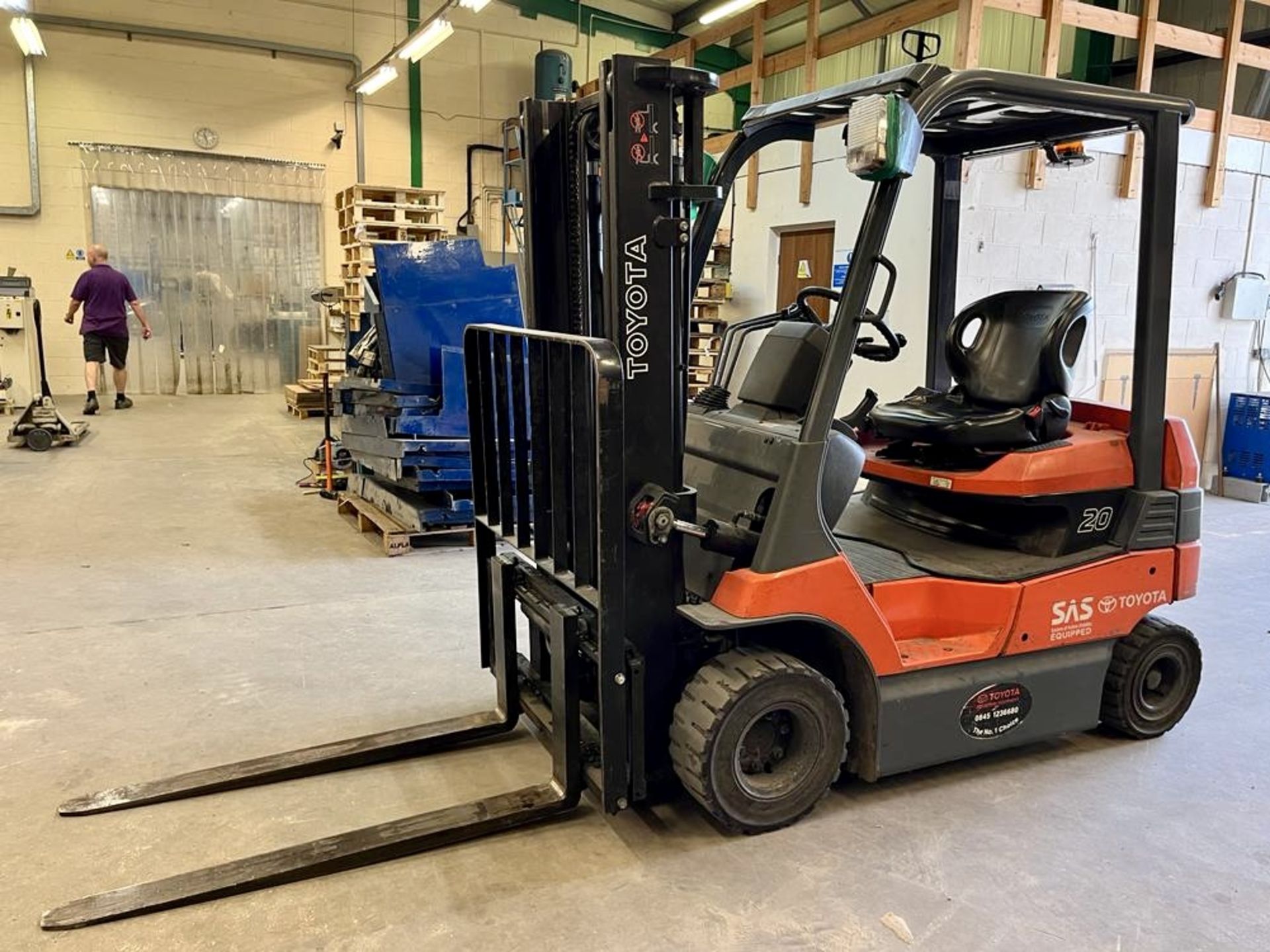 Toyota 7FB20 Electric Forklift Truck, 2391hours, 2