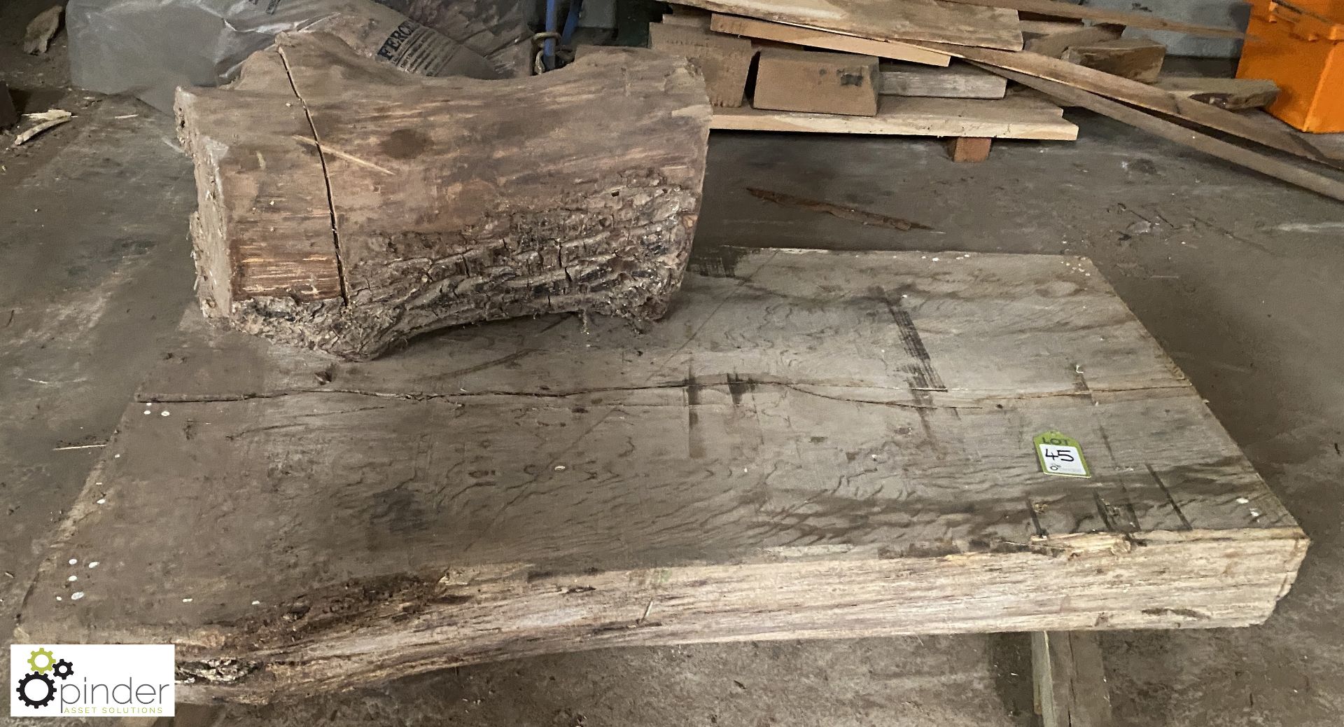 Air dried Oak Board, 1670mm x 1050mm x 220mm and air dried Oak Stump, 850mm x 450mm diameter - Image 2 of 5
