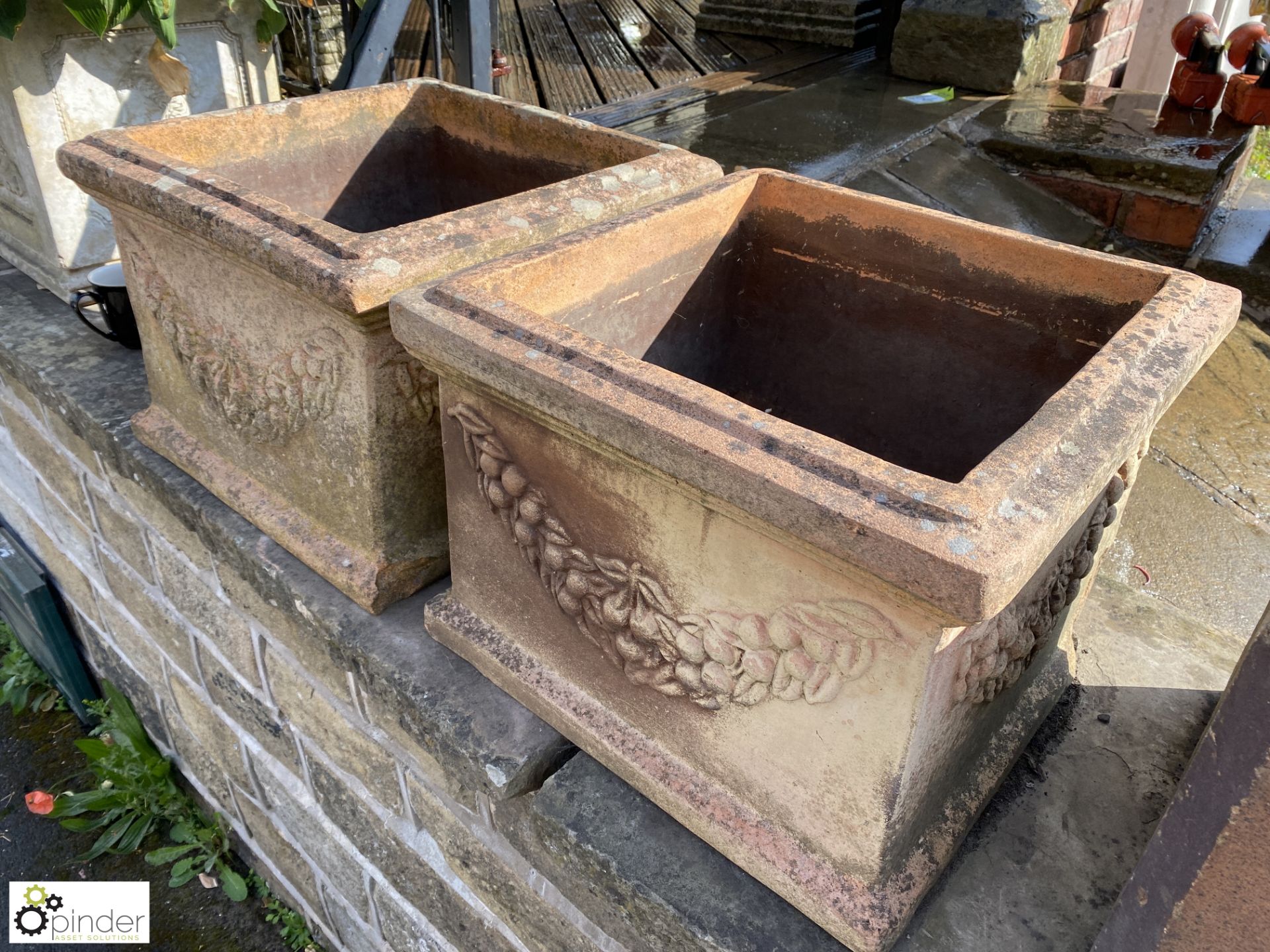 A pair of buff terracotta square Planters with swa - Bild 2 aus 7
