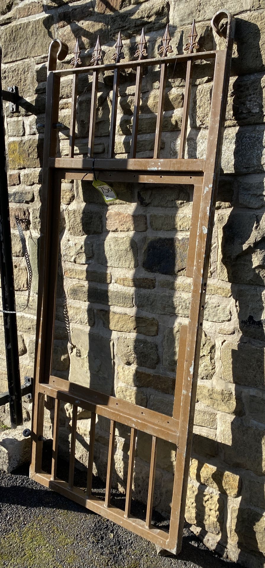 A modern wrought iron Gate with Fleur de Lis finia - Image 5 of 6