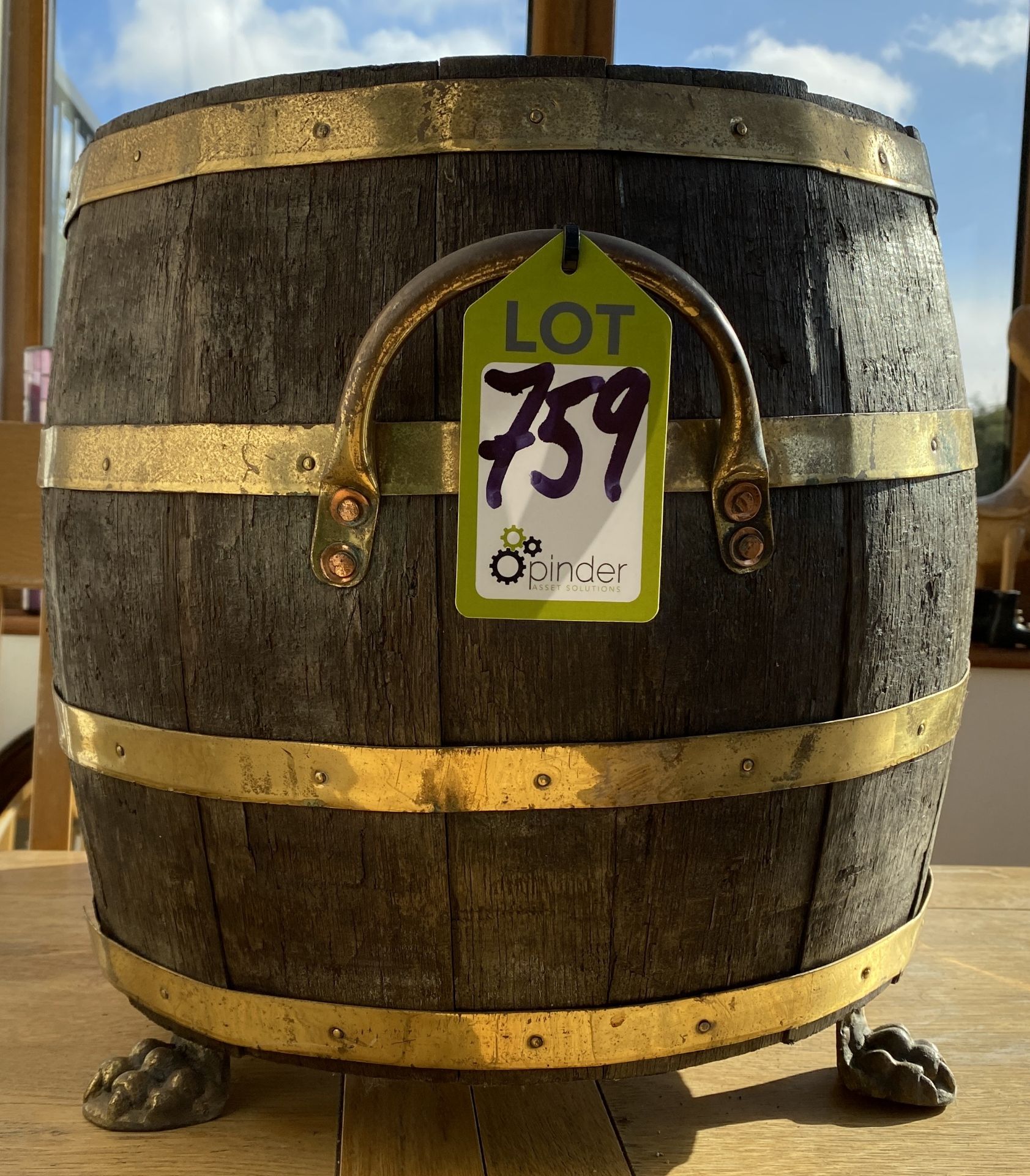 An Edwardian old oak Log Barrel with brass straps - Image 5 of 7