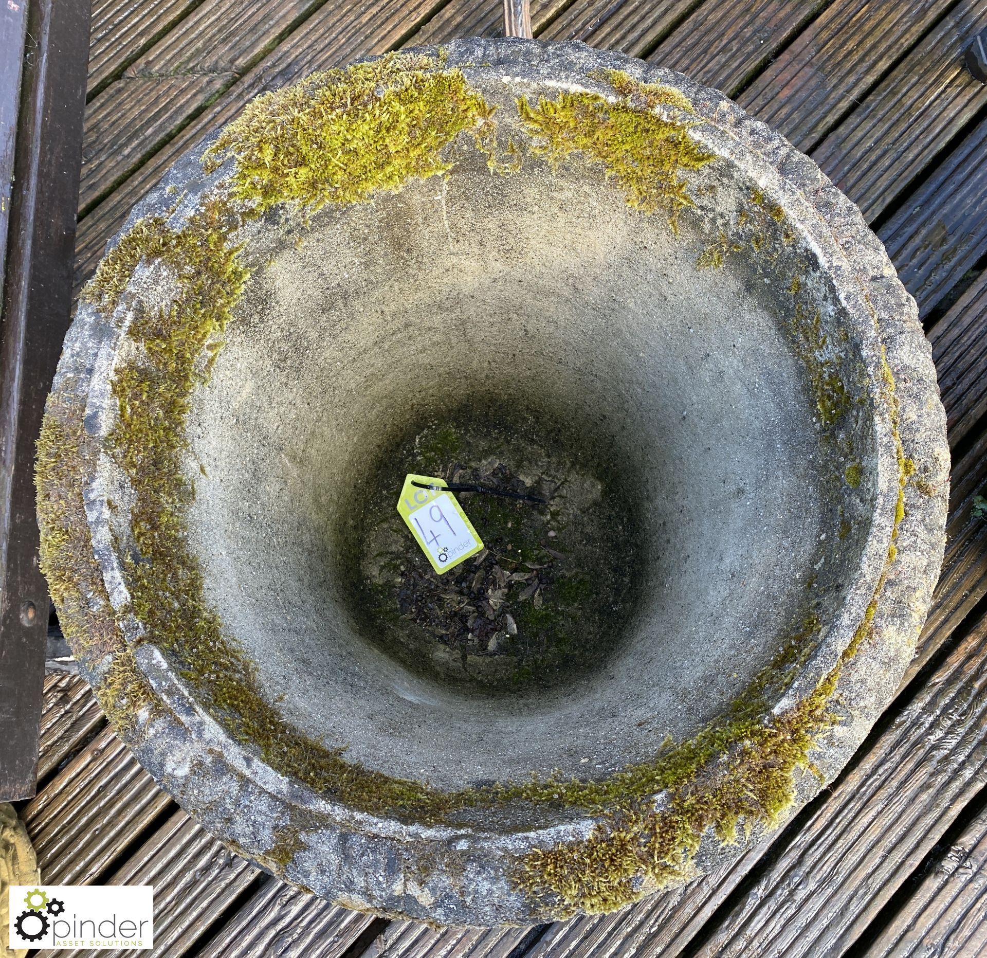 A pair of large reconstituted stone Planters with - Image 8 of 9