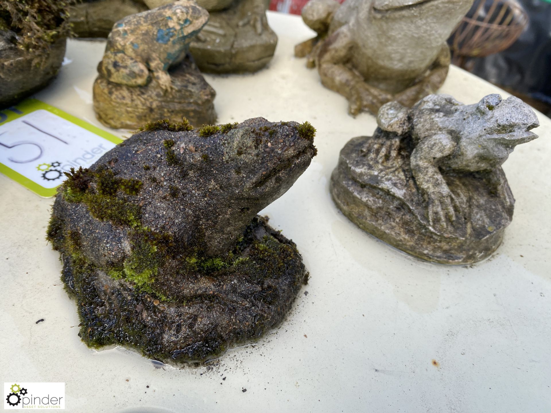 A group of 9 reconstituted stone frogs and toad St - Image 4 of 10