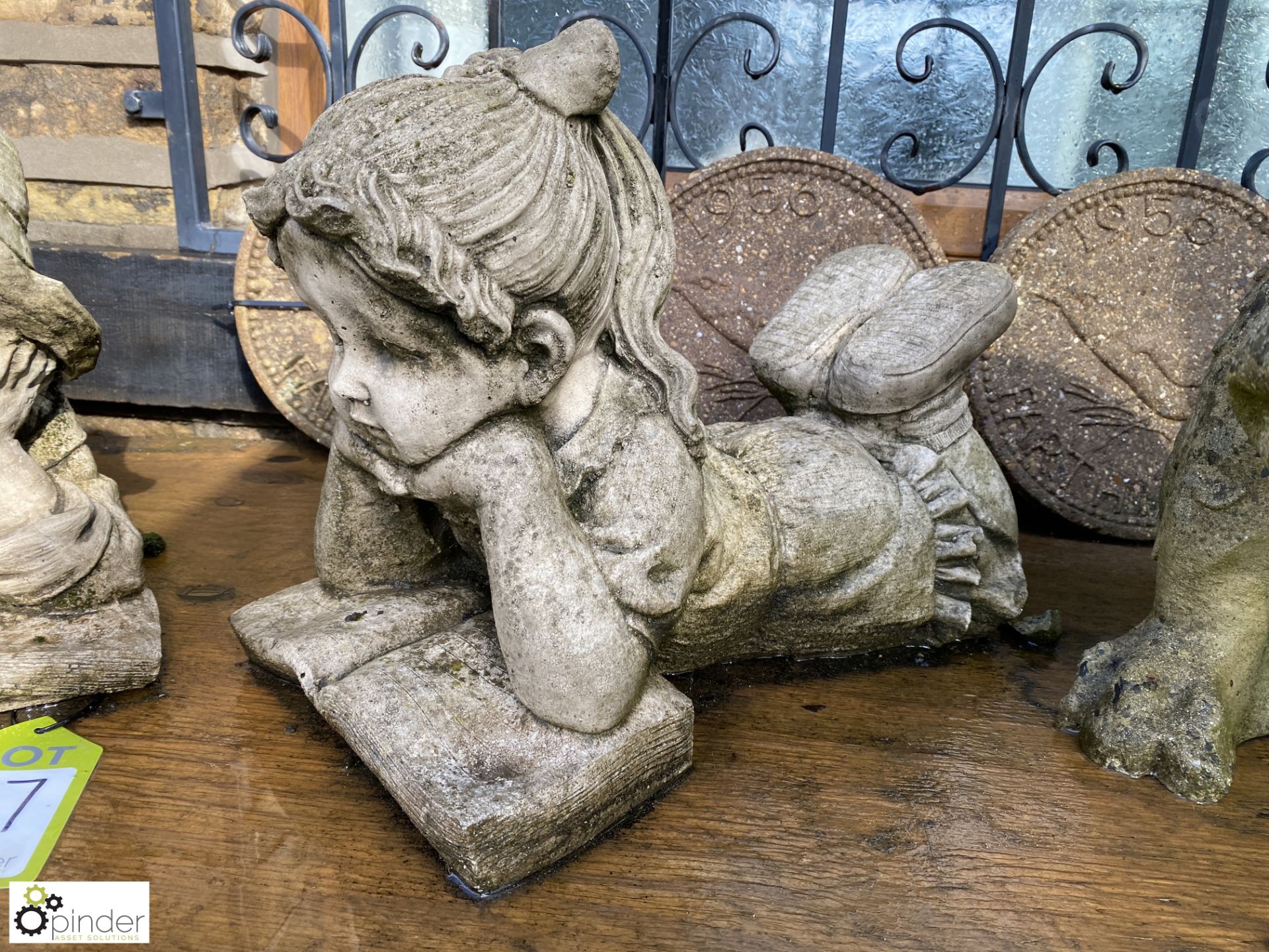 A pair of reconstituted stone Statue of children l - Image 5 of 7
