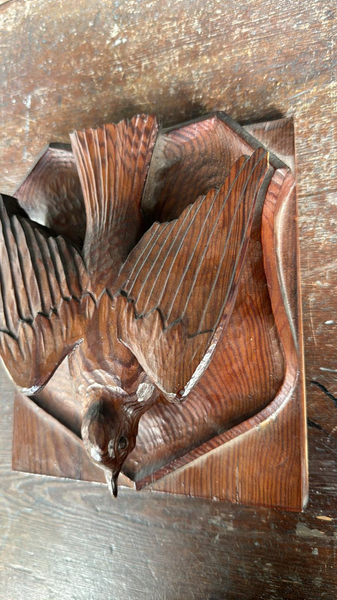 Hand carved pitch pine Carving, of a song bird on - Image 2 of 5