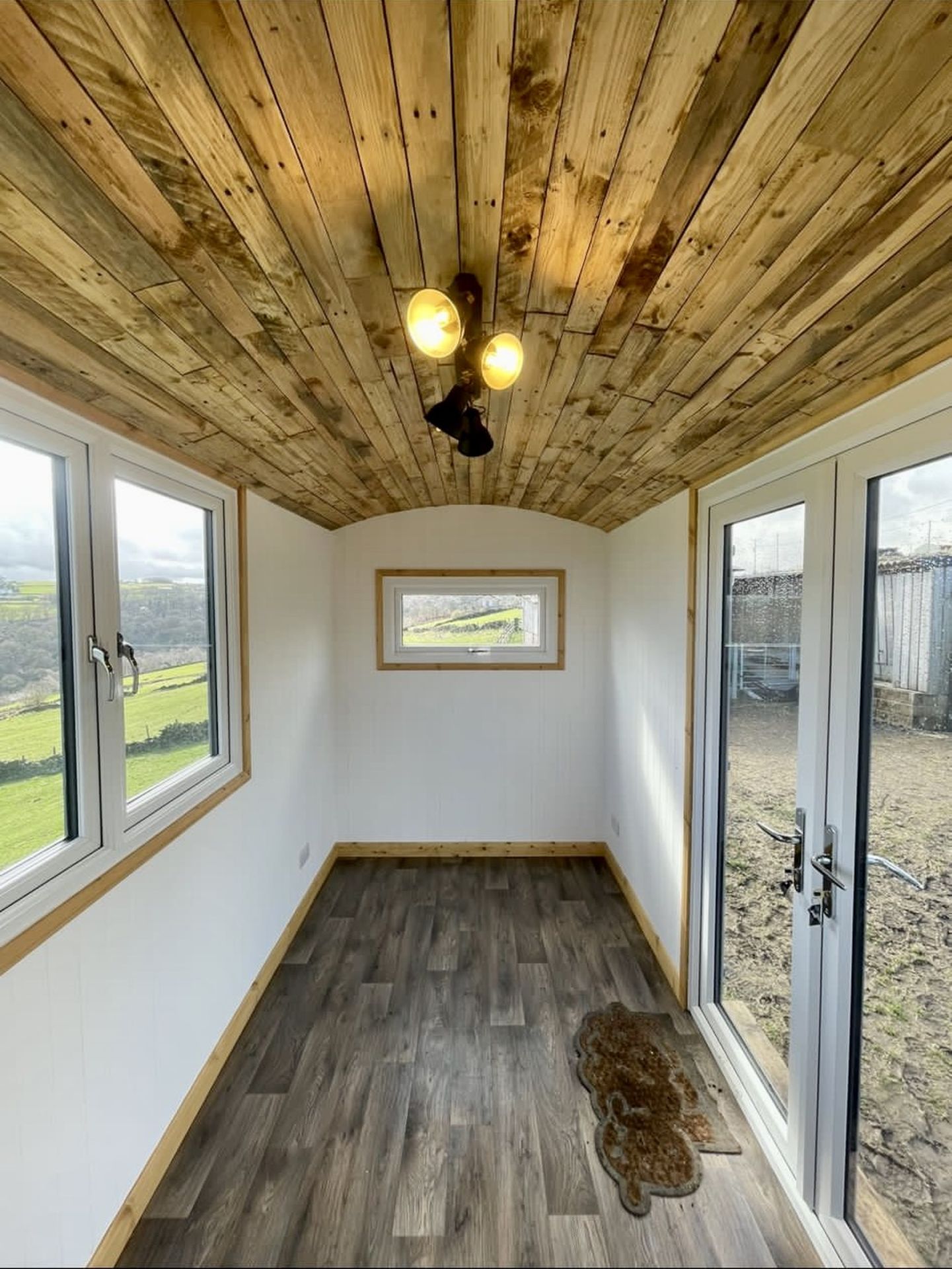 Hand crafted unique traditional Shepherds Hut, wit - Image 10 of 13