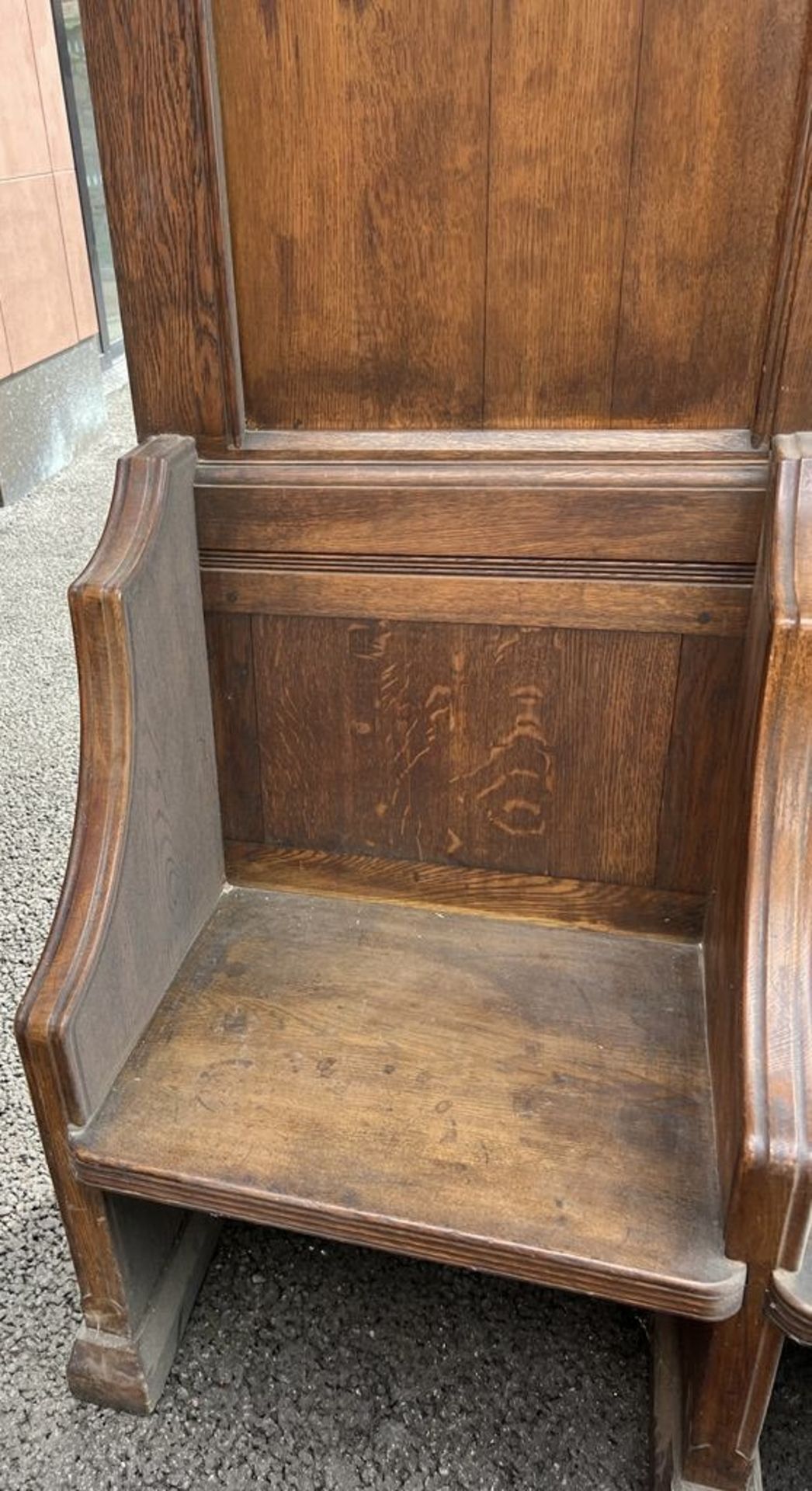 A hand carved gothic oak 2-seater Settle/Pew with - Image 9 of 12