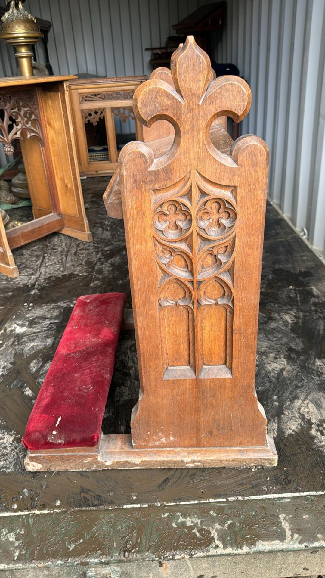 A carved gothic oak Hassock, with Fleur de Lis fin - Image 5 of 5